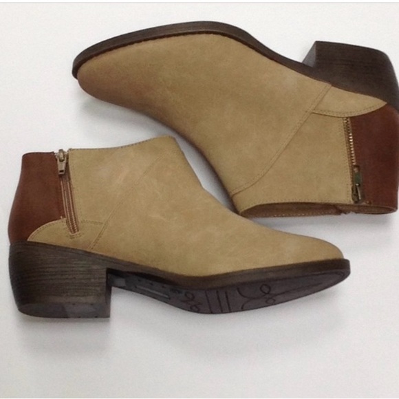 NWOT BC Footwear Union Booties - Picture 4 of 6